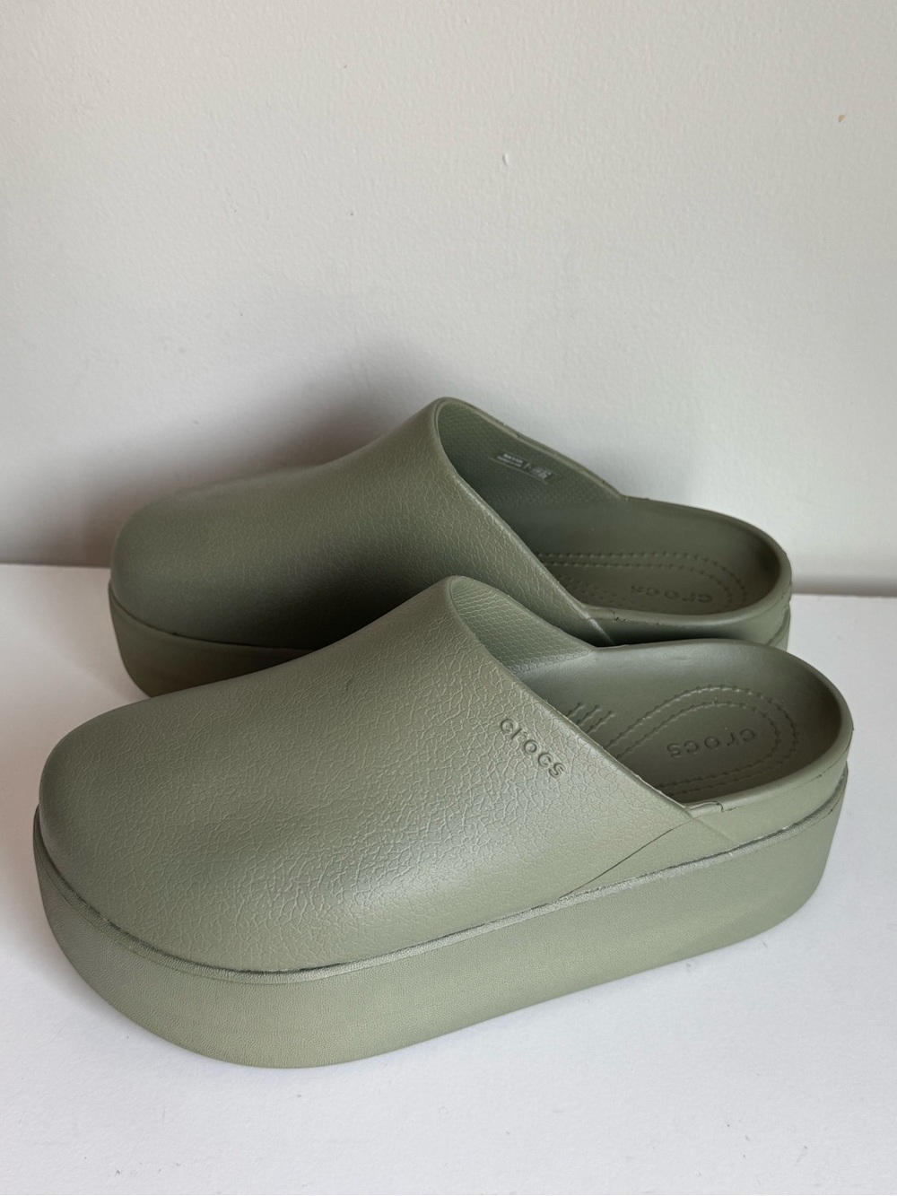 NWT Crocs Dylan Platform Clog Cargo Size W7